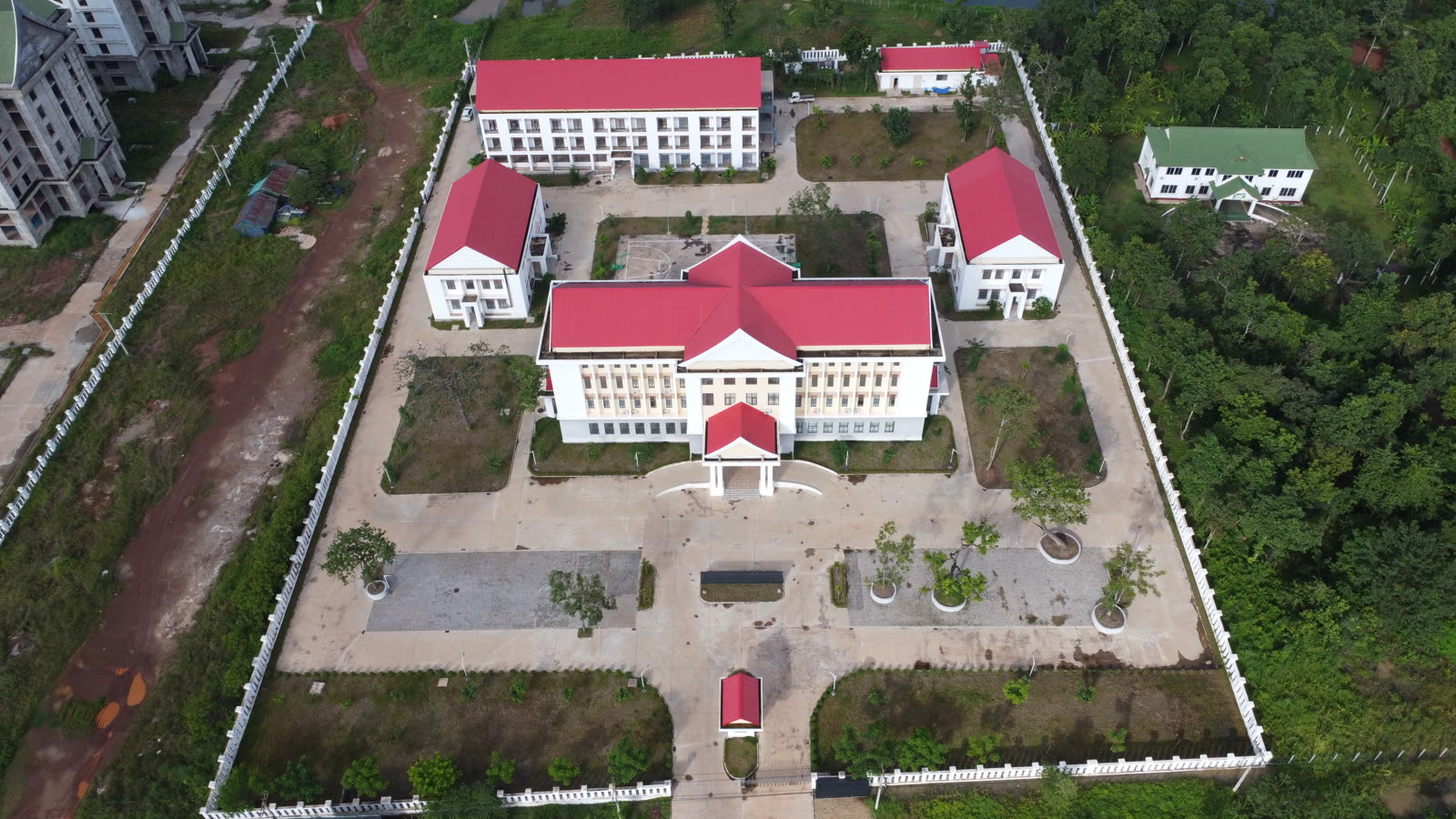 中老铁路四标项目部项目图片 1